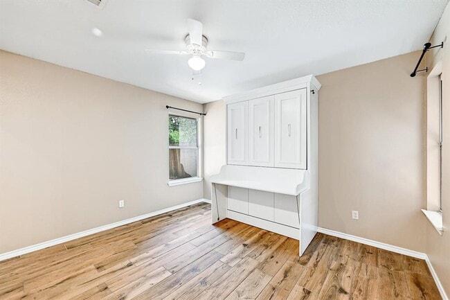 Building Photo - 9403 Longvale Dr