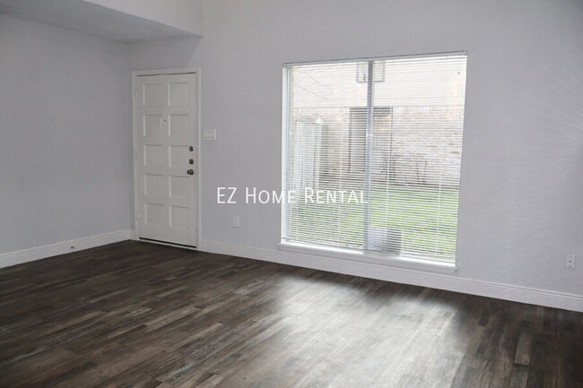 Building Photo - Welcome Home to a updated 2-Bedroom, 1.5-B...