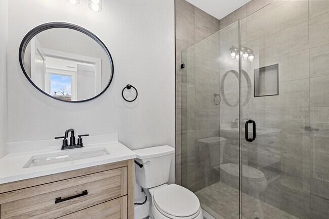 Building Photo - 152 Marion St