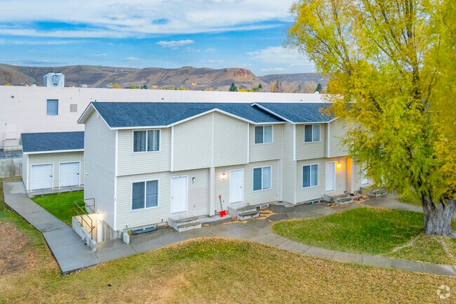 Building Photo - Cumorah Townhomes