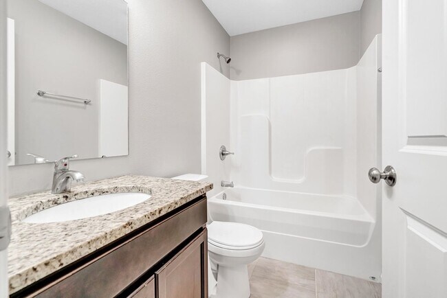 Building Photo - Summerland Twinhomes