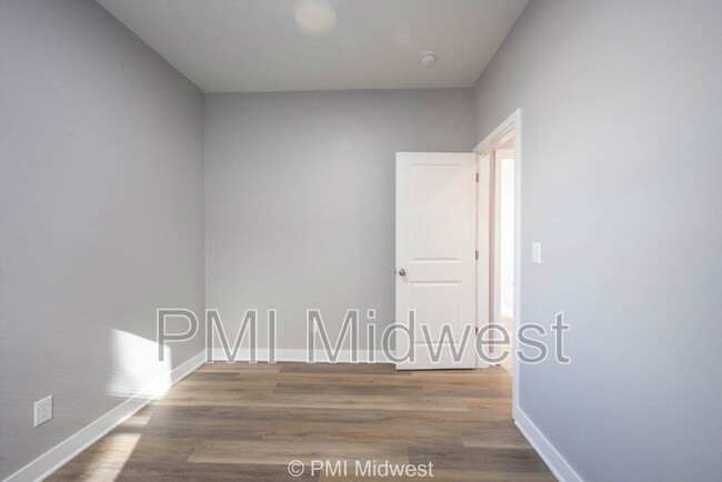Building Photo - 1817 Montcalm St