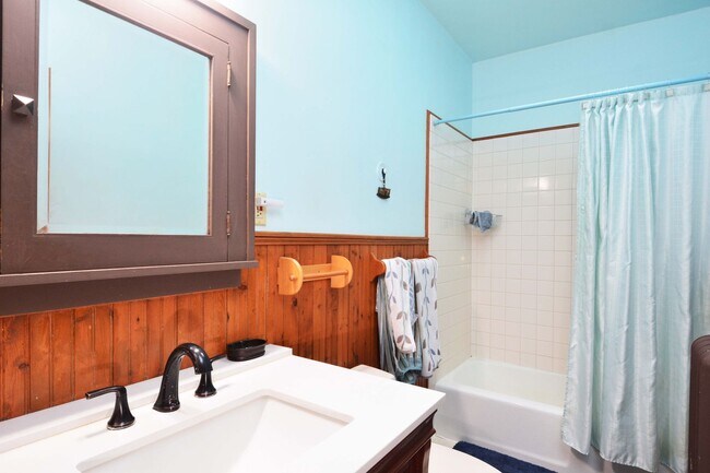 Building Photo - Charming, Fully Furnished 2BR Condo – All Utilities Included!