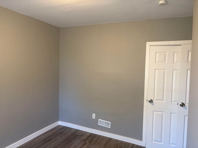 Building Photo - Newly Renovated 2 Story Townhouse in Garde...
