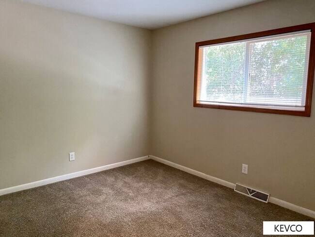 Building Photo - Great and Spacious Home with Backyard!