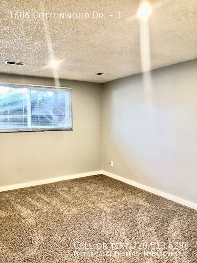 Building Photo - 1606 Cottonwood Dr