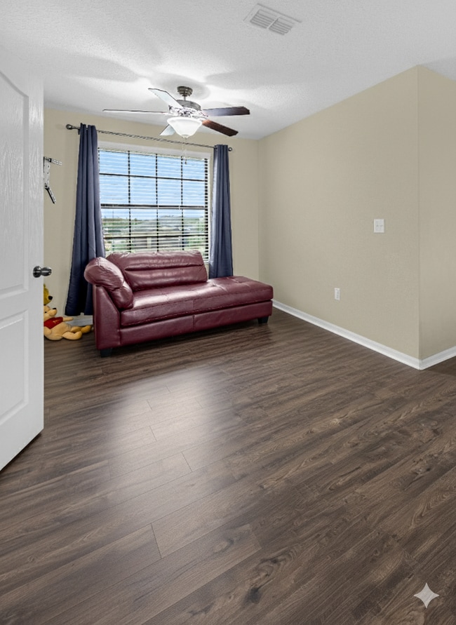 Building Photo - "Discover Spacious Elegance: 5-Bed, 3-Bath...