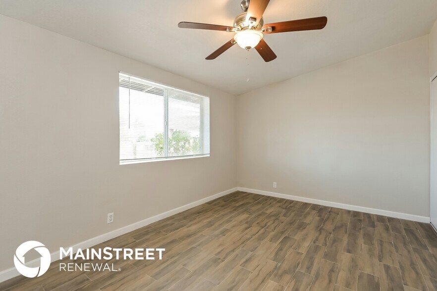 Building Photo - 3126 S Naco Vista