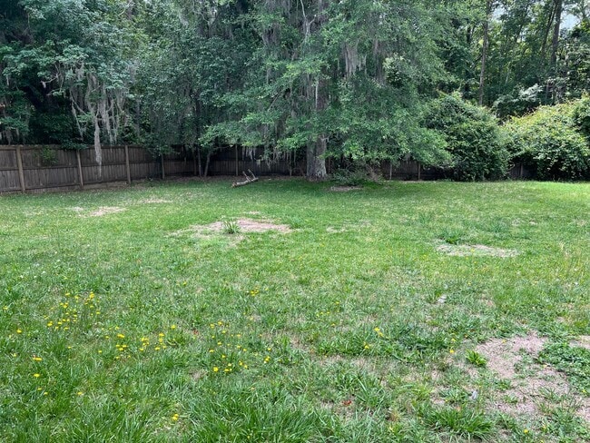 Building Photo - SUMMER MOVE-IN SPECIAL: $300 OFF 1ST MONTH...