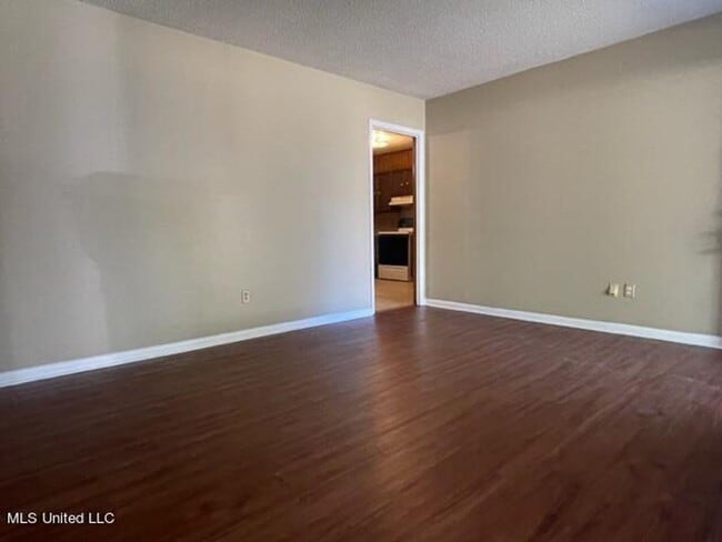 Building Photo - 3 Bed 1.5 Bath in Gulfport