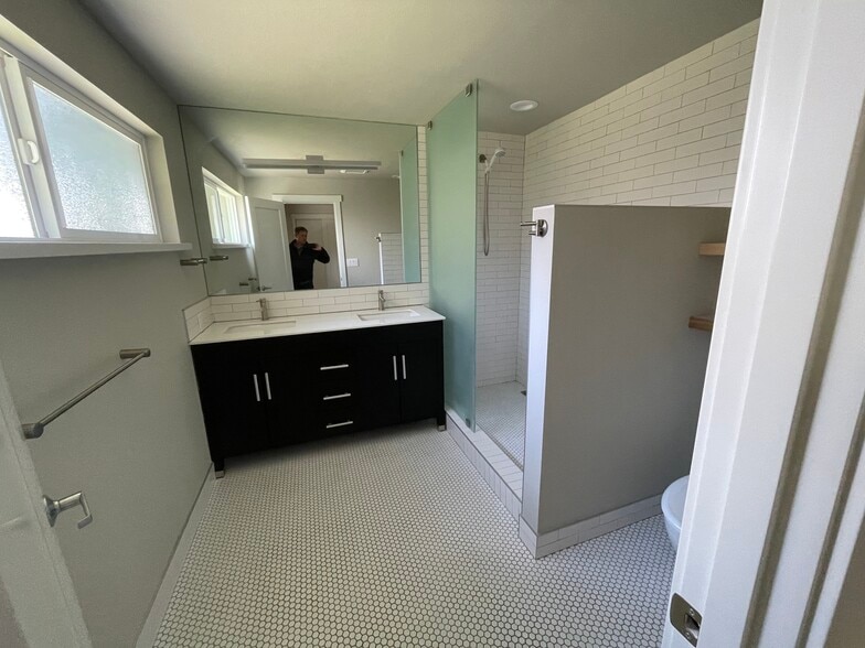 Master Bath - 1395 NE Seward Ave