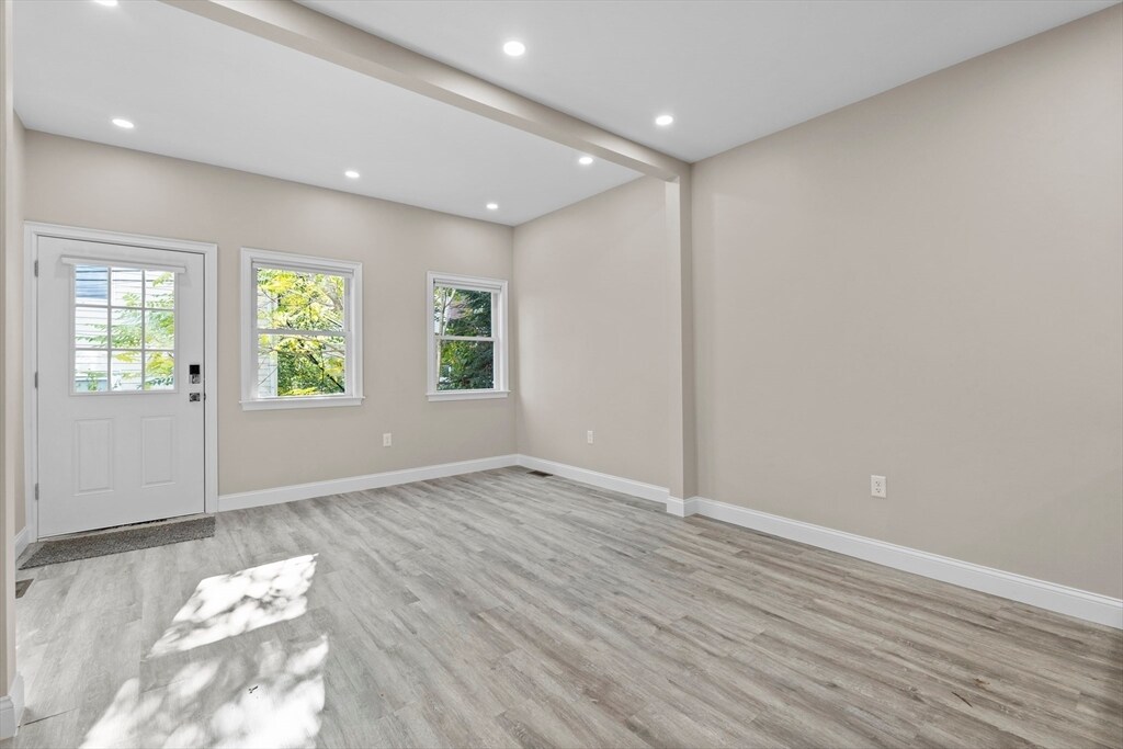 Building Photo - 769 E 6th St