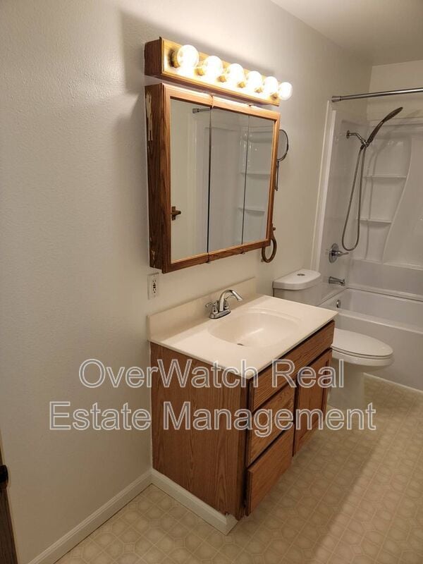 Building Photo - 3405 Oregon Dr