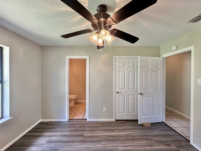 Building Photo - Stoneridge Duplex 454/452