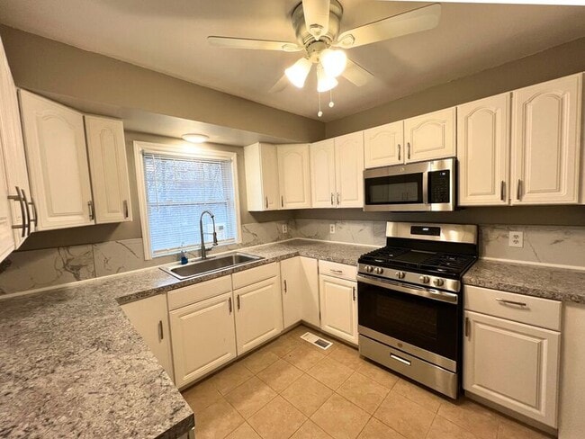 Building Photo - 2805 Big Bend Dr