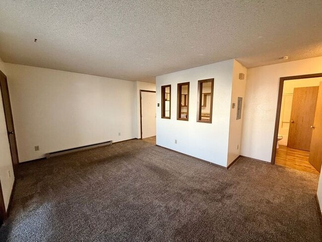 Building Photo - Move in specials - Pick One - 1st month free or $100 off monthly rent. Flexible lease terms are a...