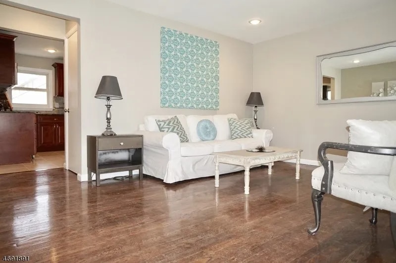 Building Photo - 421 New York Ave