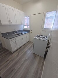 Building Photo - Spacious unit by Americana/Galleria