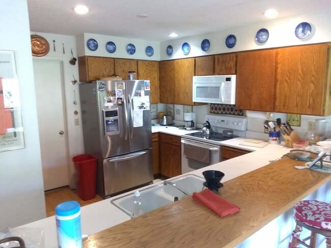 Building Photo - 7 month Lease -3bd/2.5ba Fully Furnished S...