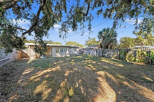 Building Photo - 2169 Dell Ave