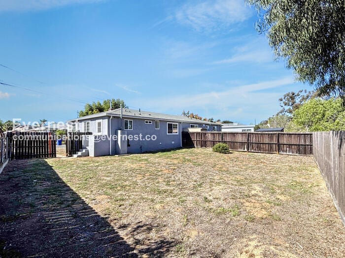 Building Photo - 2571 Judson St