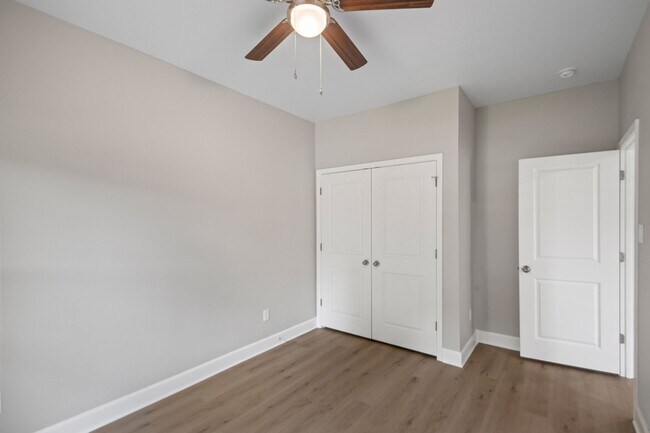 Building Photo - 5703 Valley Dr