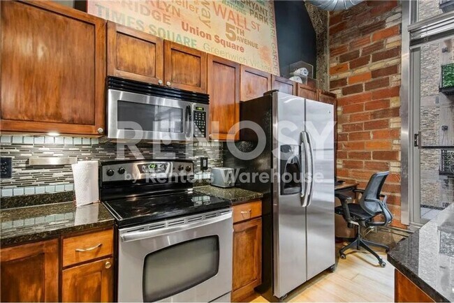 Building Photo - Downtown Luxury Condo Available!