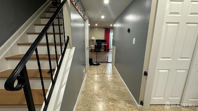 Building Photo - 8 Cosgrove Ct