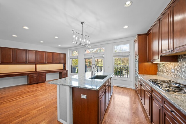 Building Photo - 1813 Admiral Ct