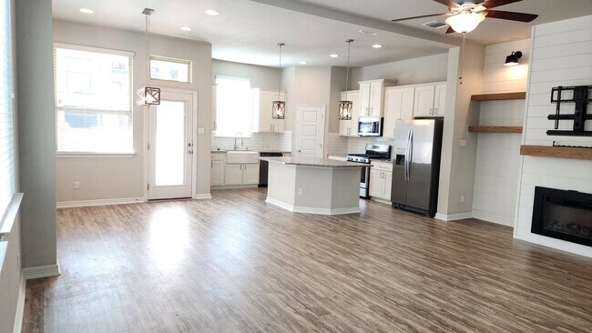 Building Photo - 2208 Dillon Pond Ln
