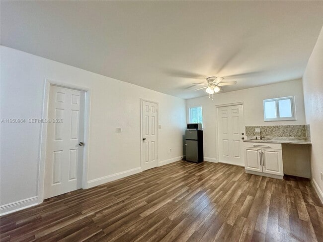 Building Photo - 651 NE 2nd Pl