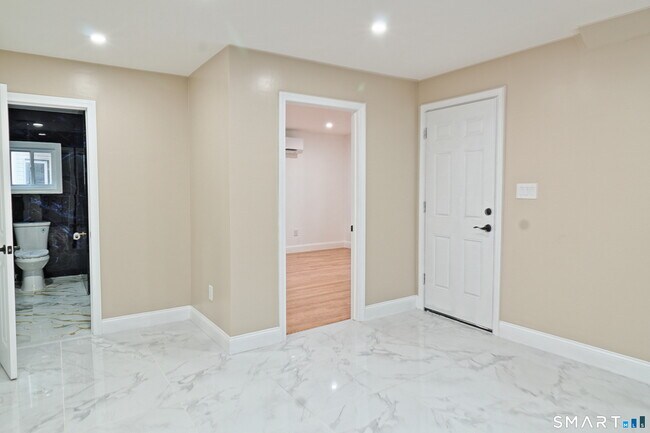 Building Photo - 40 Elizabeth St