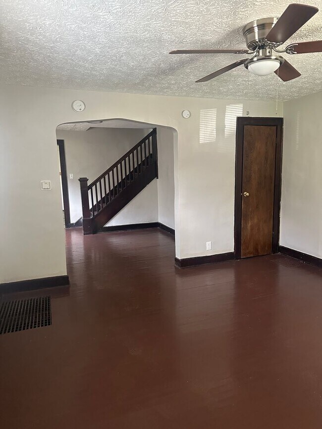 Building Photo - 730 N Bradley Ave