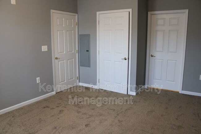 Building Photo - 1321 Karen Blvd