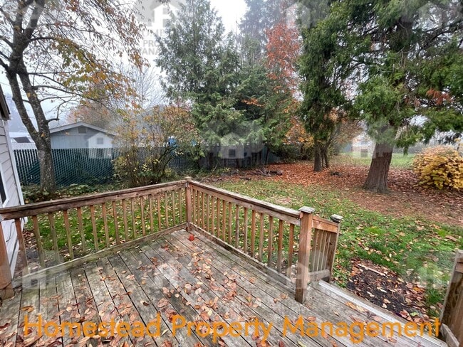 Building Photo - Explore the potential of this beautiful home!