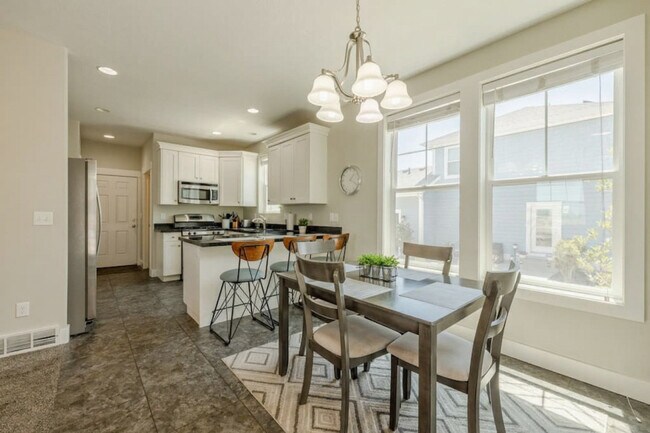 Building Photo - 5032 Bear Trap Dr