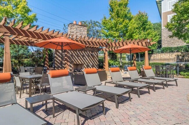 Building Photo - 1740 Century Cir NE