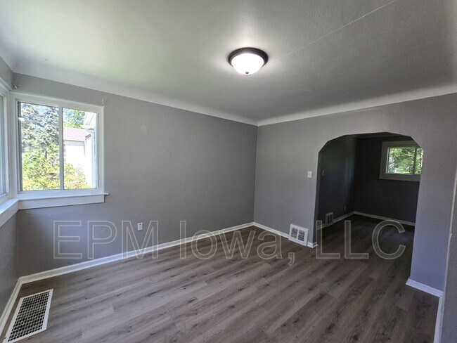 Building Photo - 2214 Idaho St