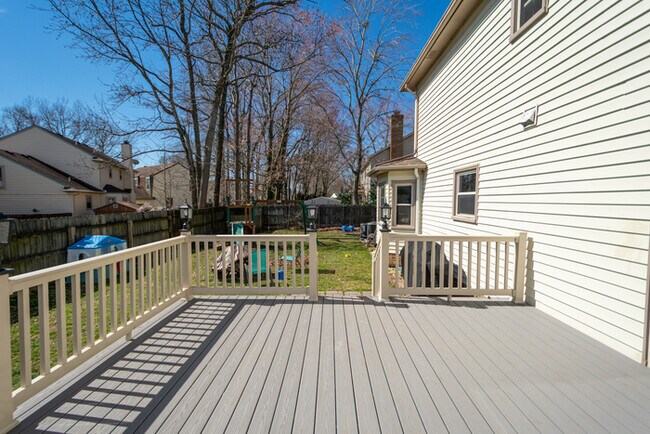 Building Photo - GORGEOUS 5 BEDROOM HOME LOCATED IN SALEM W...
