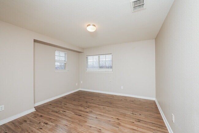 Building Photo - 310 Quail Run Rd