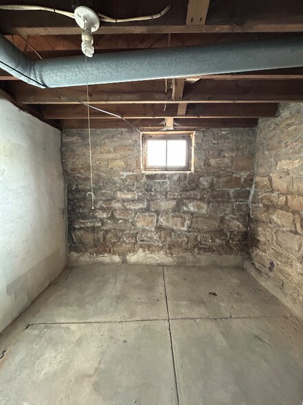 Building Photo - 231 S Prairie Ave