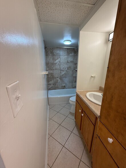 Building Photo - 1271 Poplar Ave