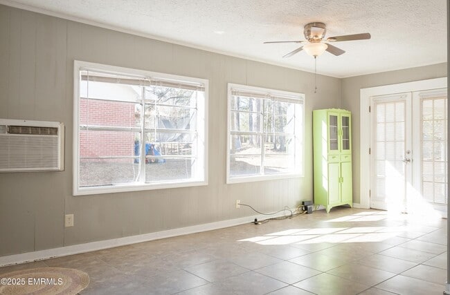 Building Photo - 104 Bingham Ave