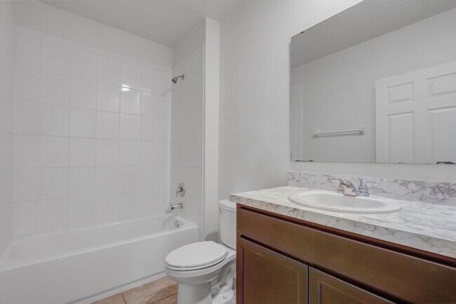 Building Photo - 2550 SE Rock Springs Dr