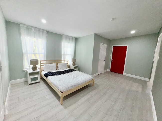 Building Photo - 7135 Cayton St