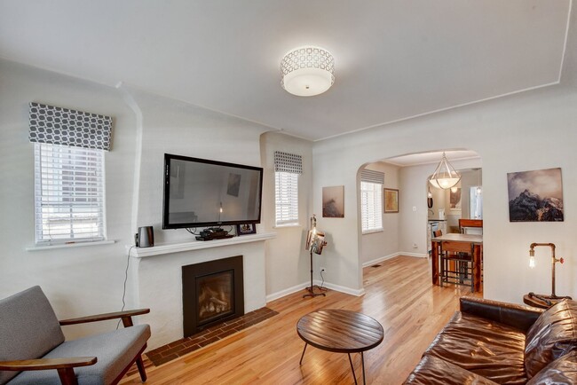 Building Photo - Gorgeous duplex near Cherry Creek!