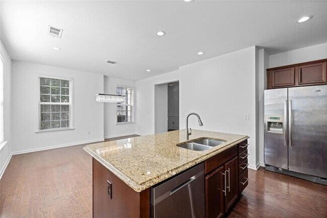 Building Photo - 4228 Laurel Creek Ct SE