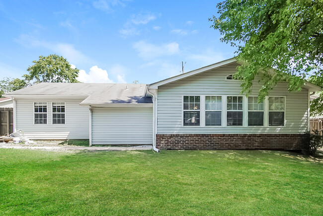 Building Photo - Charming Home on Cul-de-Sac