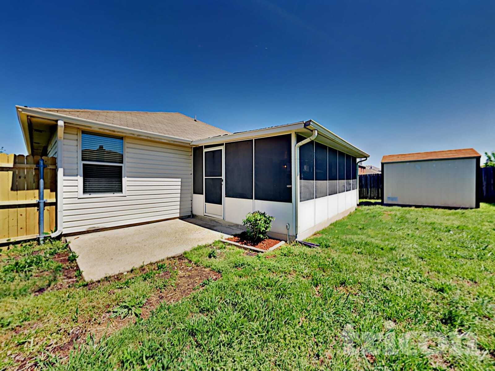 Building Photo - 2147 Edgewood Dr