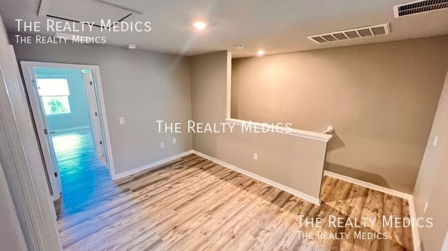 Building Photo - 413 Legacy Lp